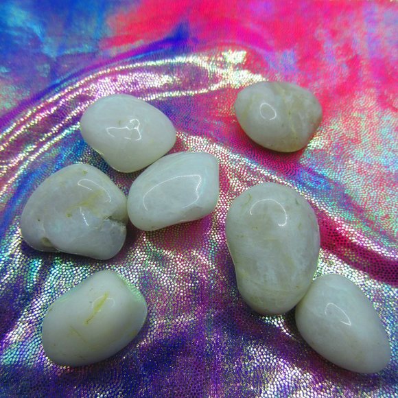 Snow Quartz Tumbled 3 Ounce Grid Set - Picture 1 of 5
